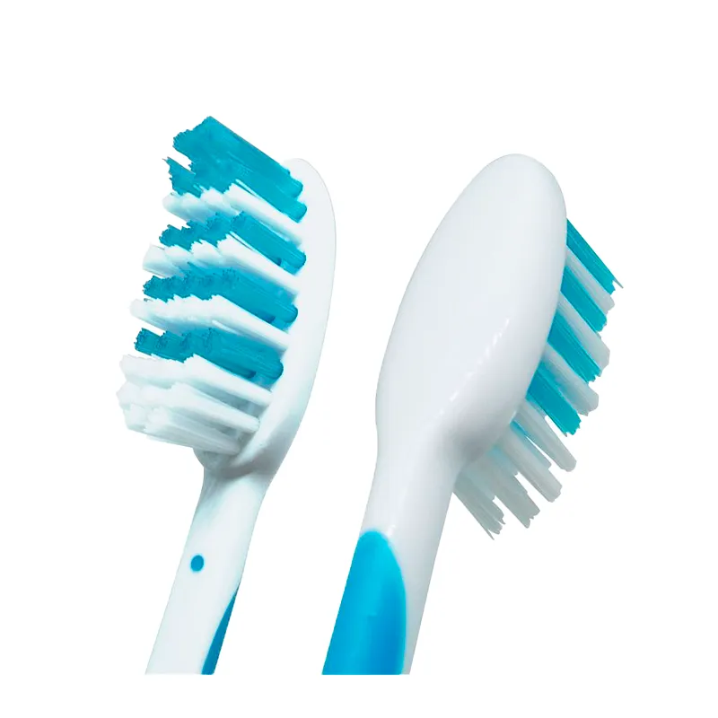 Cepillo Dental Master Plus Medio Kolynos - Cont. 1 unidad